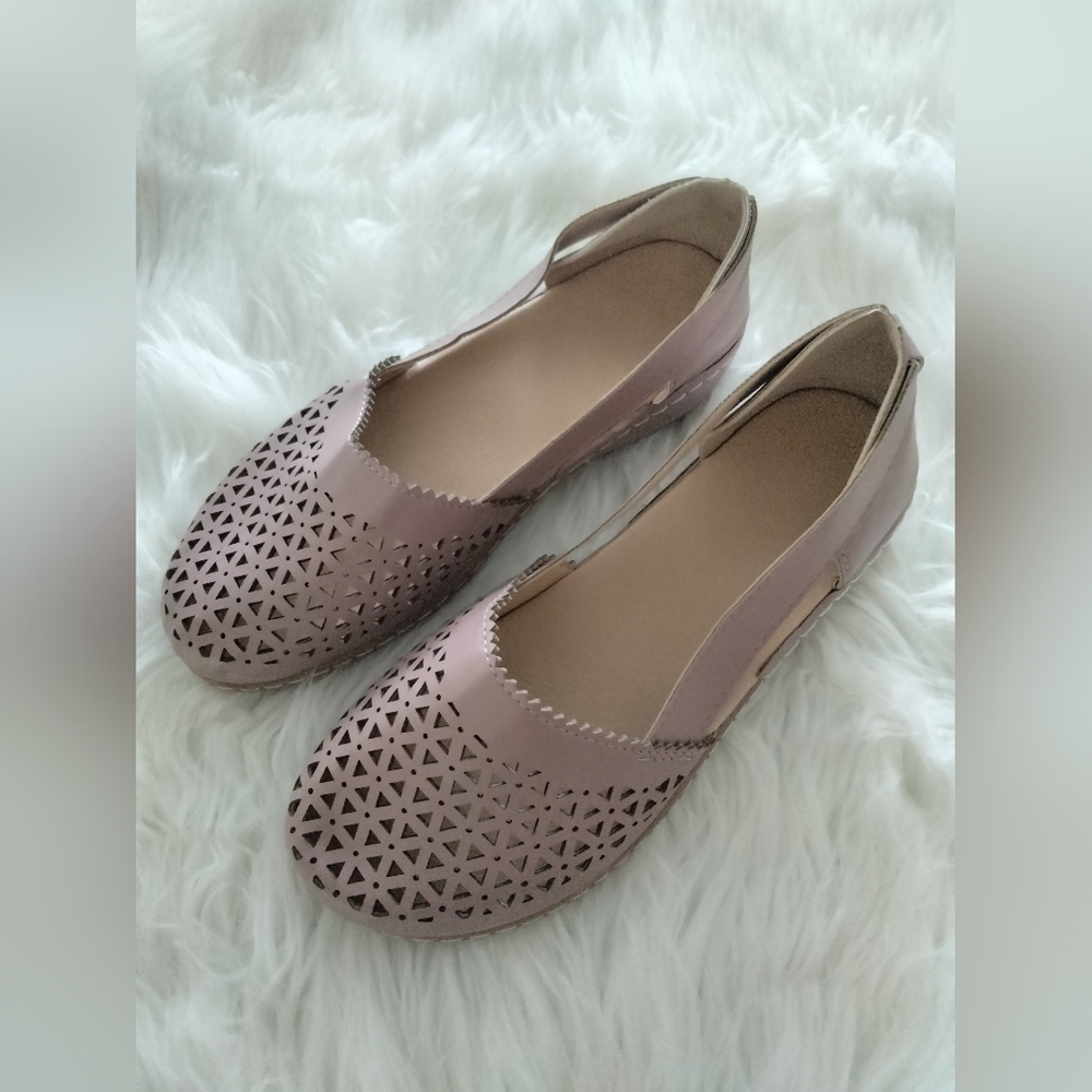 🎁 Mauve Laser-Cut Slip-On Flats – Comfort Meets Style 🎁